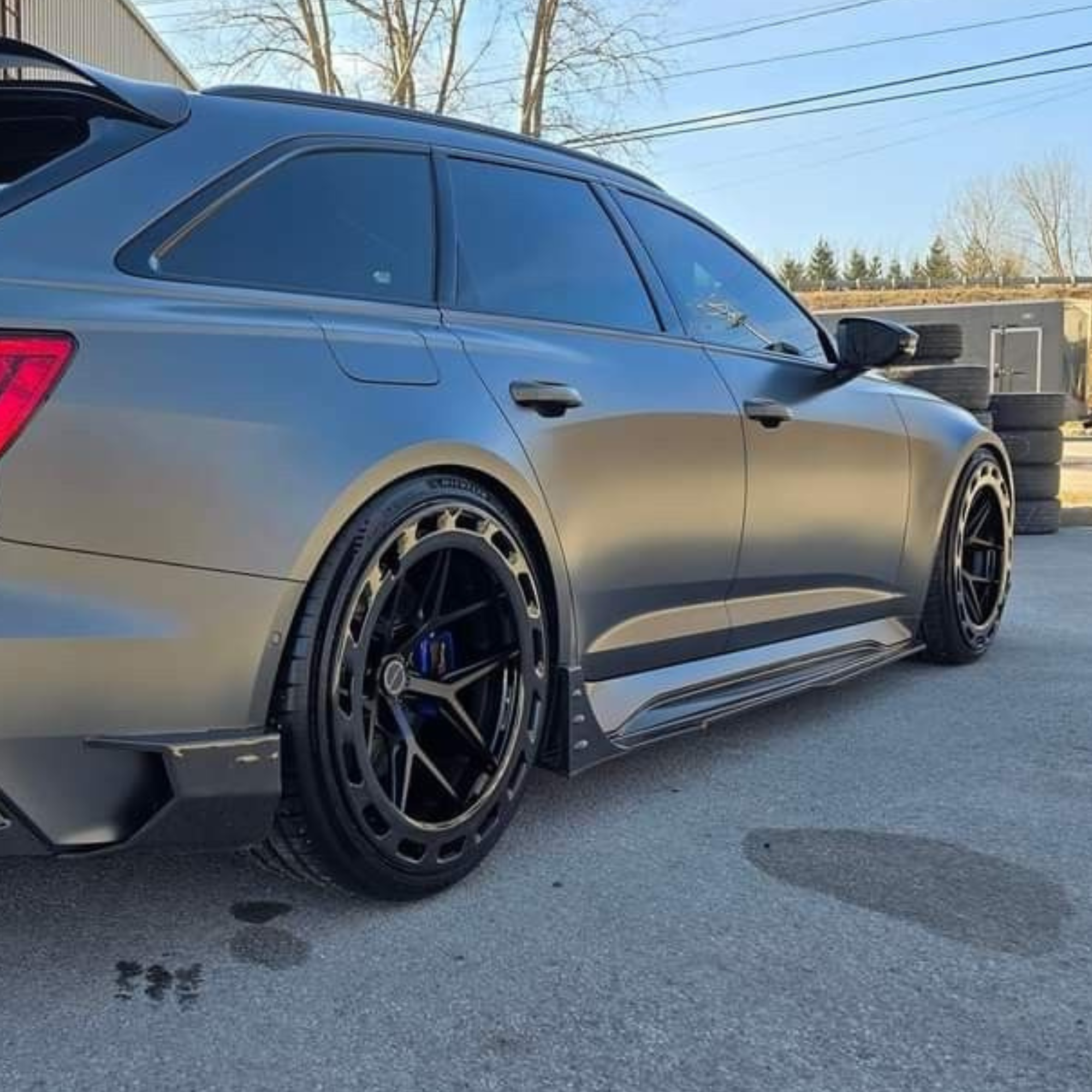 Audi RS6/RS7 C8 Carbon Fiber Side Skirts Lip image 1